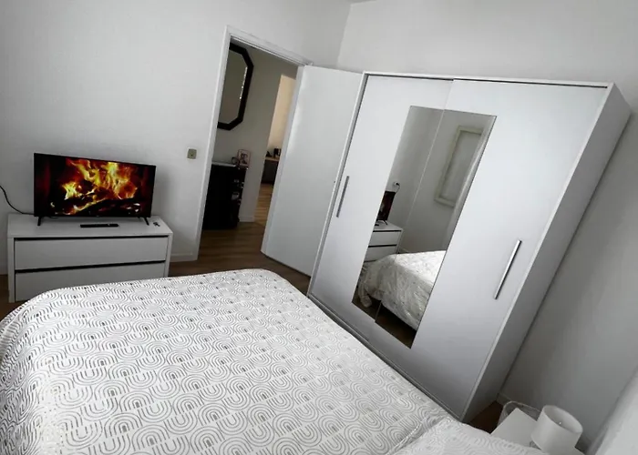 Away From Δωμάτια σε οικογενειακή κατοικία Φουνκάλ