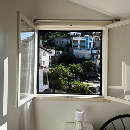 Away From Alloggio in famiglia