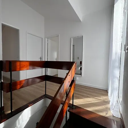 Away From Alloggio in famiglia