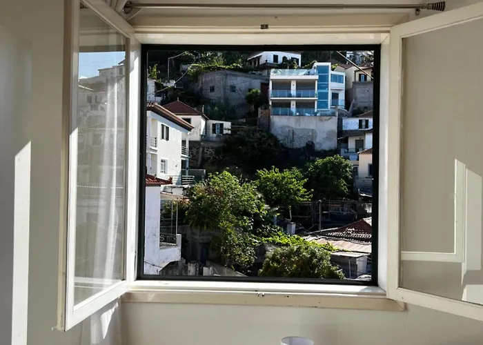 Away From Alloggio in famiglia